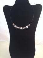 choker black and white