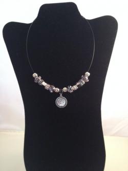 blk and wh choker