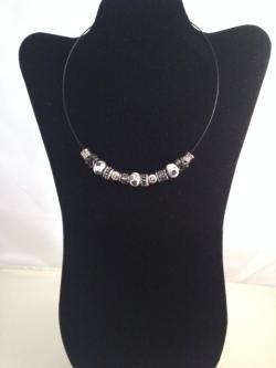 choker black and white